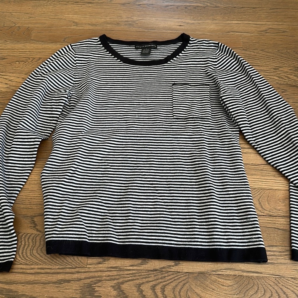 GRACE Elements Women’s Crewneck - Size Large